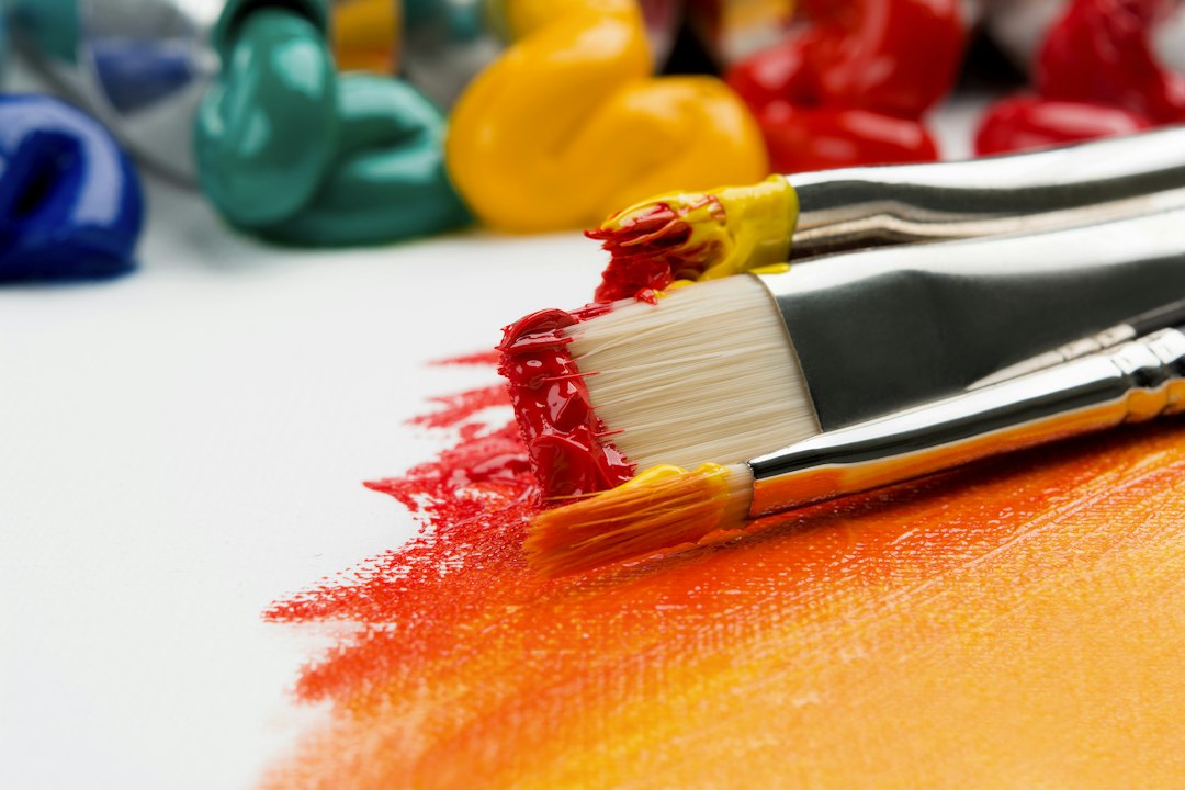Illustration relating to round watercolour paintbrushes and flat watercolour paintbrushes
