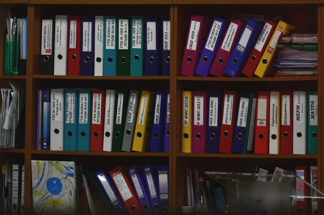 Illustrative photograph related to two-ring binders and three-ring binders