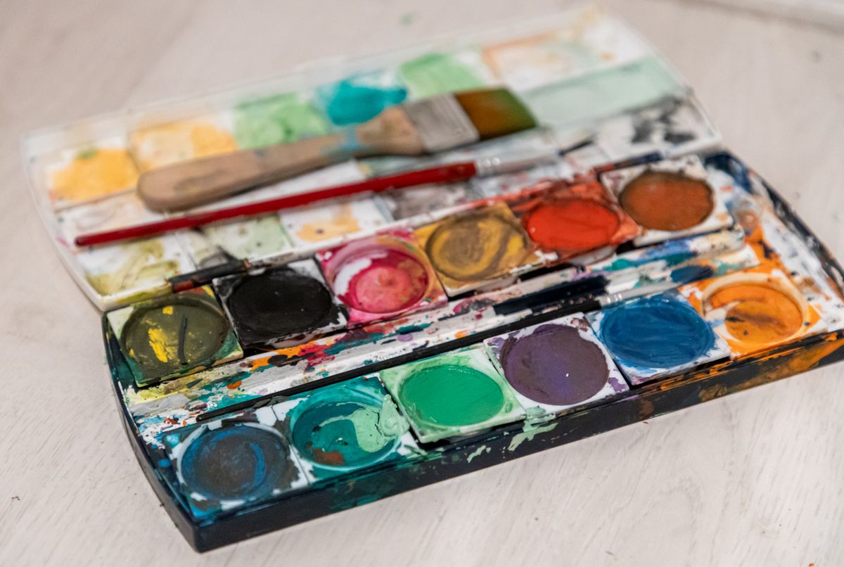 Watercolour paints and brushes